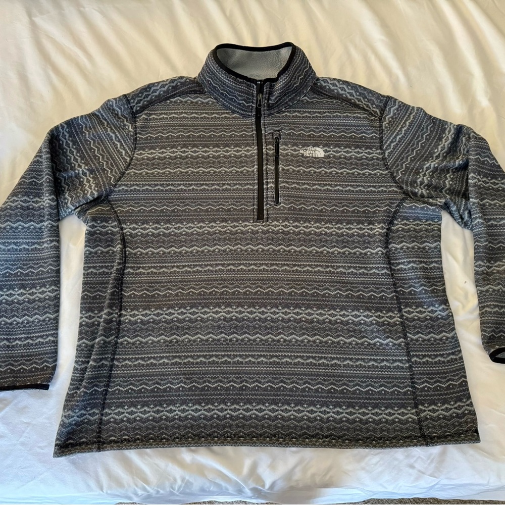 The North Face Men’s Quarter Zip Dark Gray Patterned